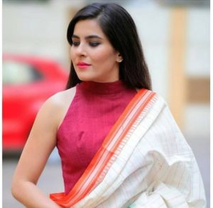 red halter neck sleeveless blouse | Sleeveless Blouse Designs For Silk Sarees